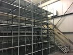 Zwischenregale und Treppen im Lager