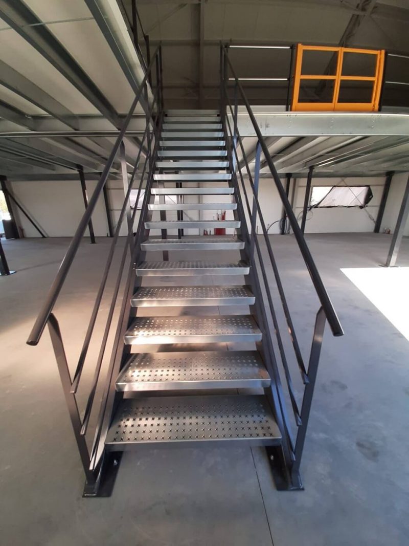 warehouse landing, stairs to the first floor