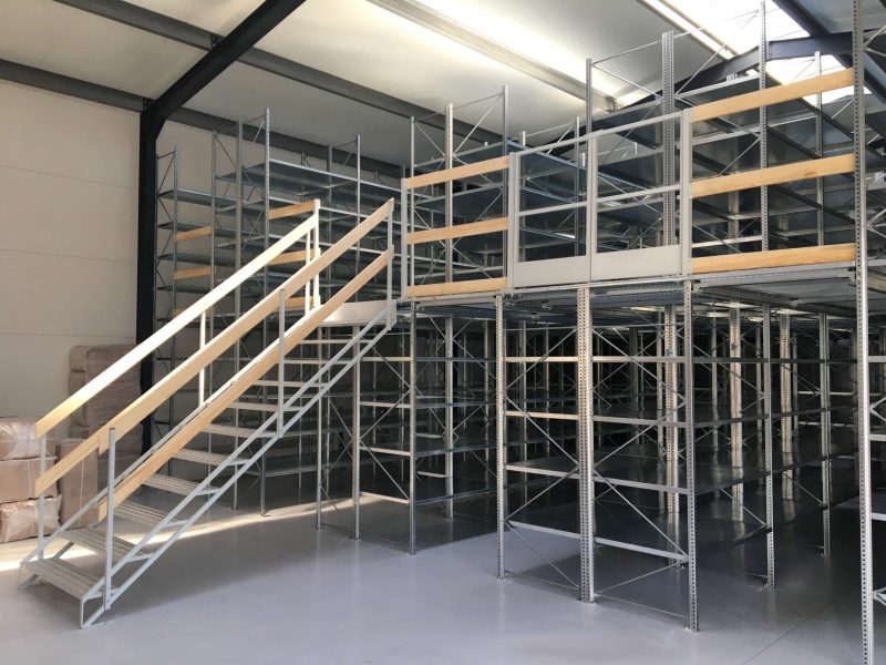 Lager-Mezzanine-Landung
