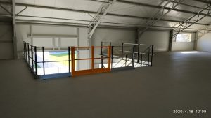 ворота платформи складу