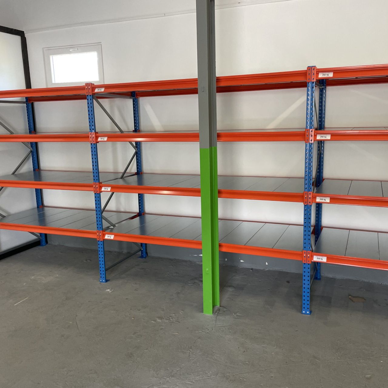 Jak wybrać regał do garażu? Praktyczny poradnik