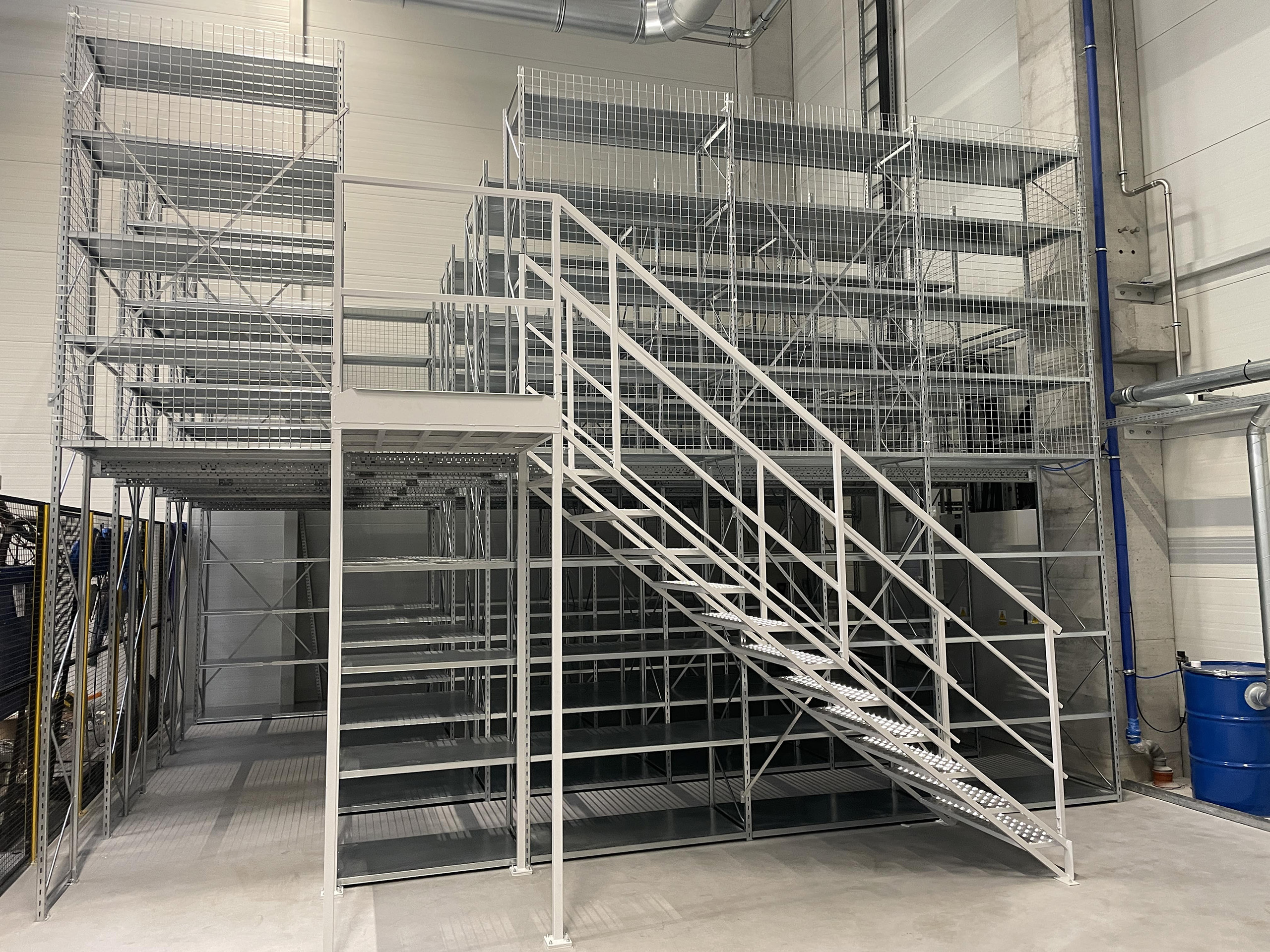 Antresola przemysłowa metalowa AM3 - 60 m2
